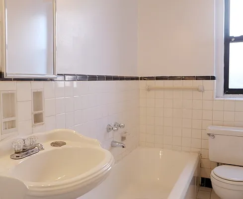 Rented by Otto Nielsen Realty | media 11