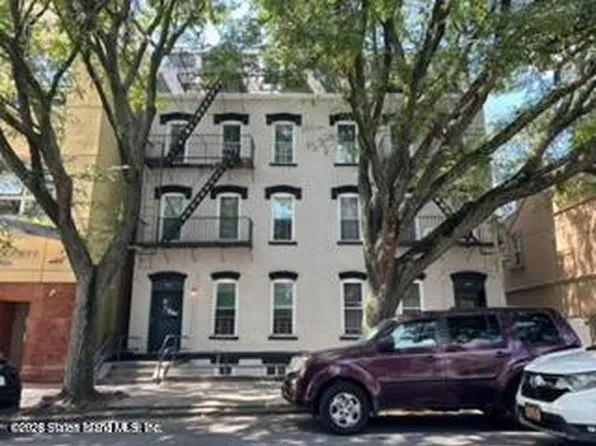 442 Saint Marks Pl, Staten Island, NY 10301