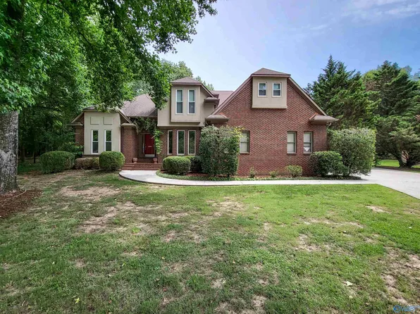 3006 Summit View Cir SE, Brownsboro, AL 35741