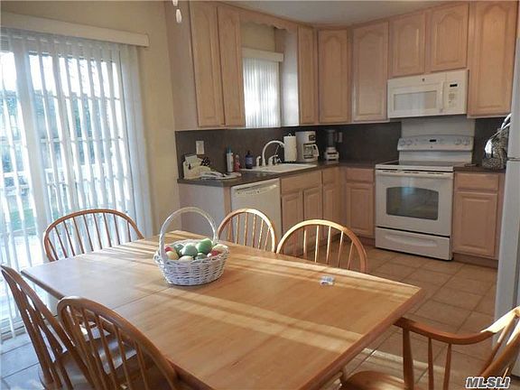 3rd image of 1528 Oakfield Ave