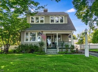 25 Orchard St, Mendham Boro, NJ 07945