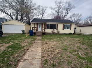 818 S Church St, Carmi, IL 62821