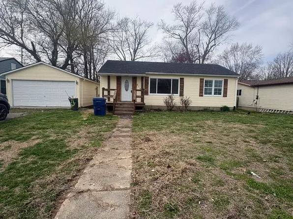 818 S Church St, Carmi, IL 62821