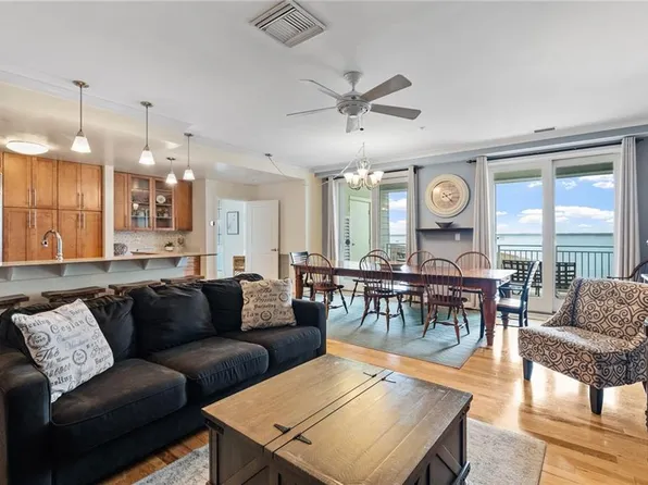 3700 Sandpiper Rd APT 418A, Virginia Beach, VA 23456