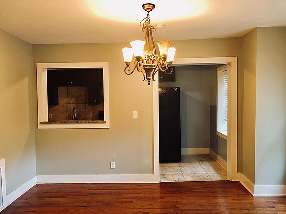 5th image of 4326 Roanoke Pkwy APT 201