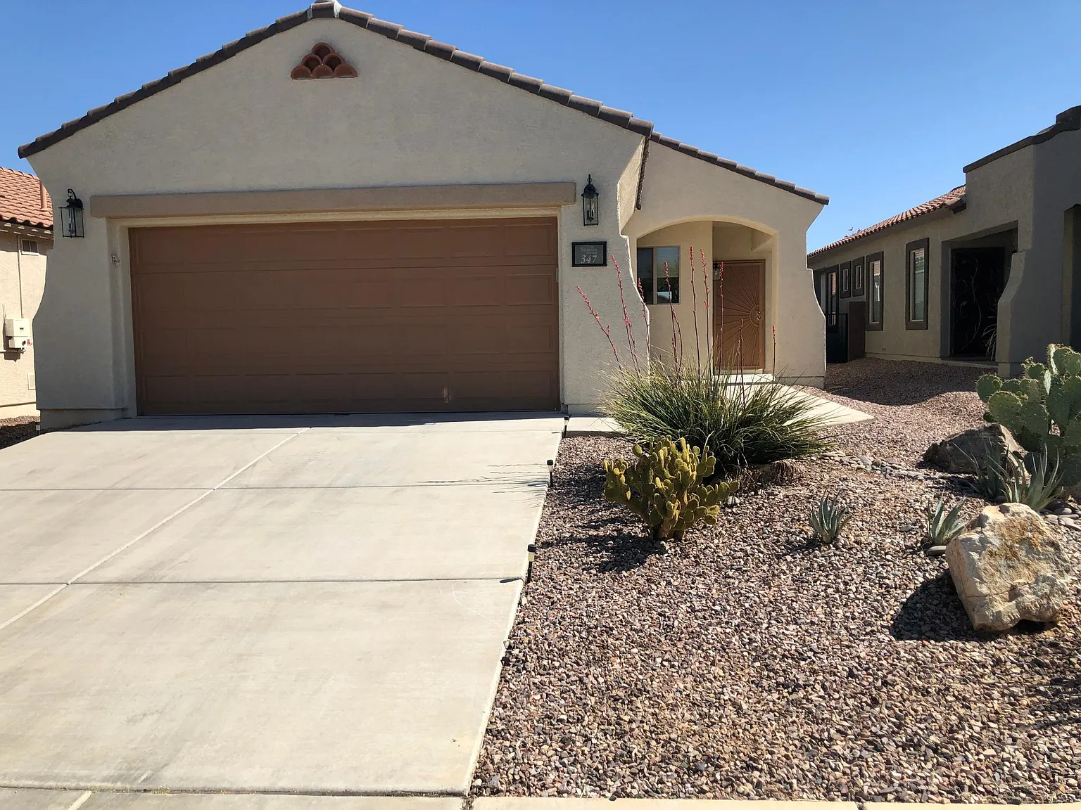 347 W Calle Moncayo — Photo 1
