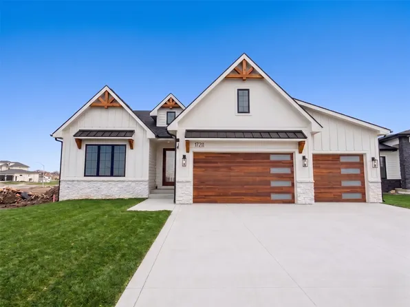 17211 Brookview Dr, Urbandale, IA 50322
