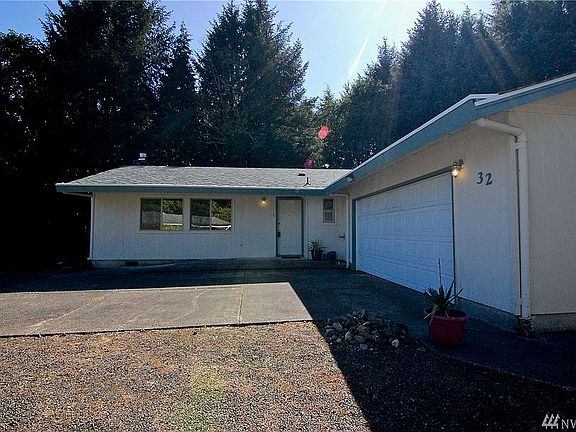 3rd image of 32 Schram Dr