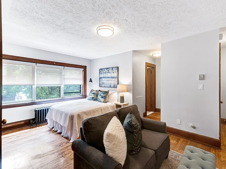 383 Wellington St W — Photo 7