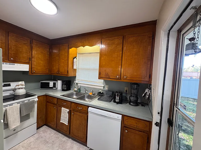 200 Parthenia Dr — Photo 10