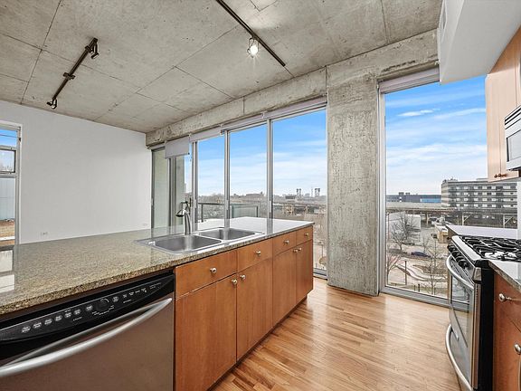 4th image of 1620 S Michigan Ave Unit 526