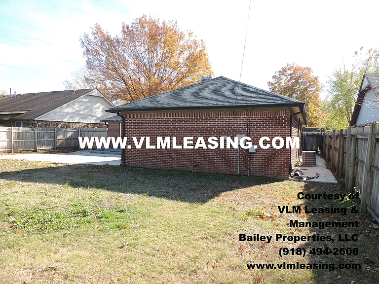 404 W Vicksburg St — Photo 4