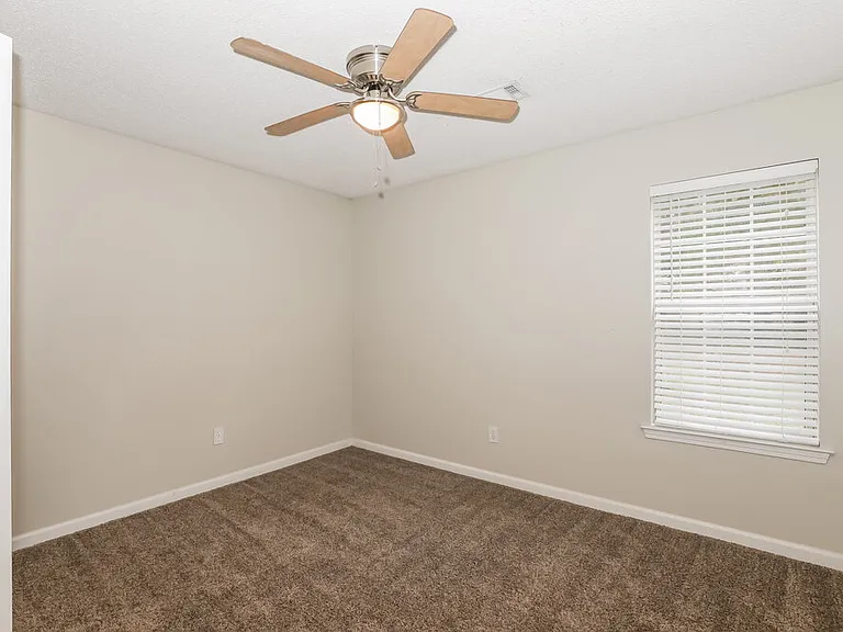 172 Regency Park Dr — Photo 11