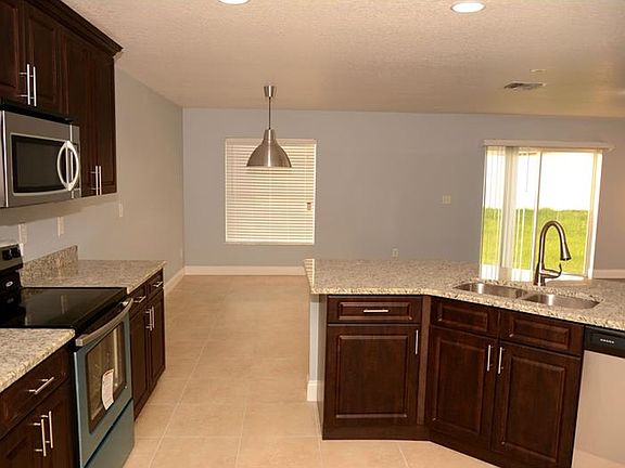 3rd image of 30909 Sonnet Glen Dr