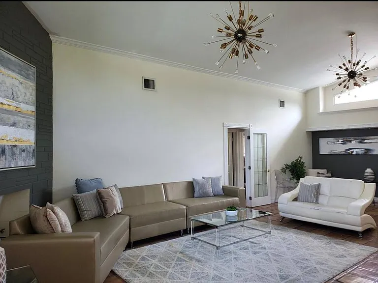 2590 NE 200th St — Photo 9
