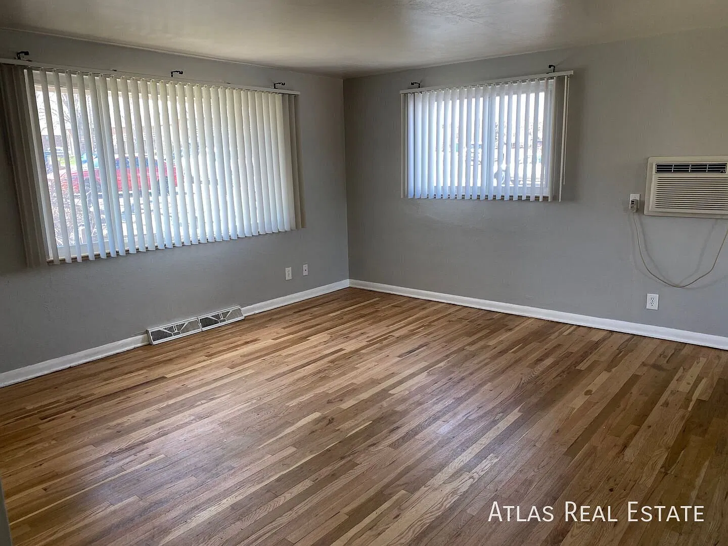800 N Miller Ct — Photo 4