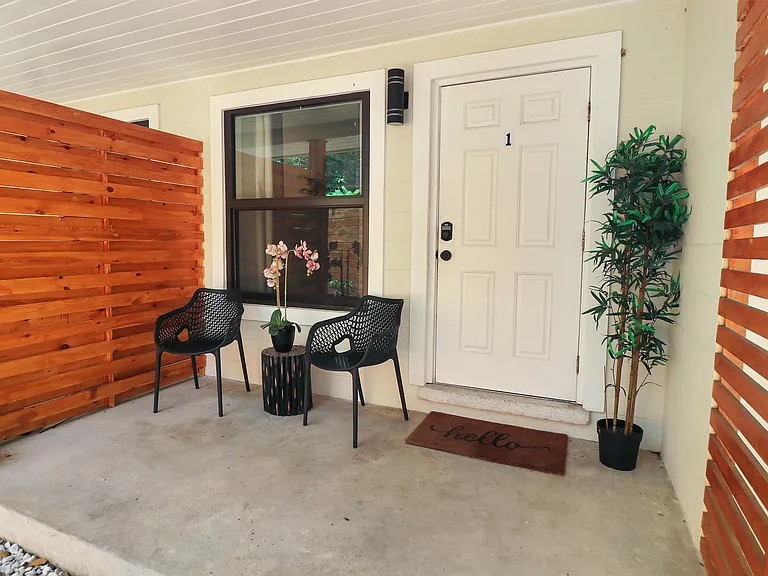 210 SW 11th St #1 — Photo 12