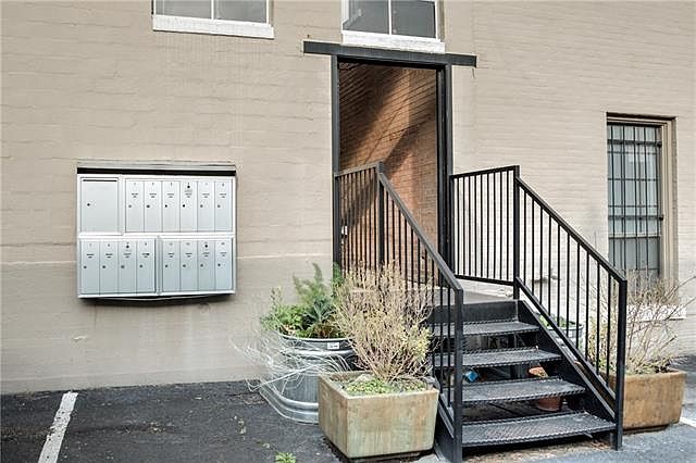 1st image of 1813 Clarence St APT 8