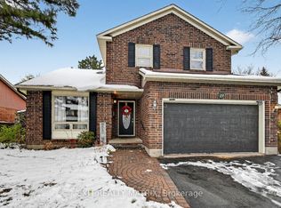 19 McLennan Way, Ottawa, ON K2L 2N1