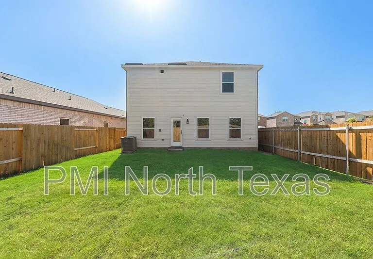 1421 Butler Ave — Photo 24