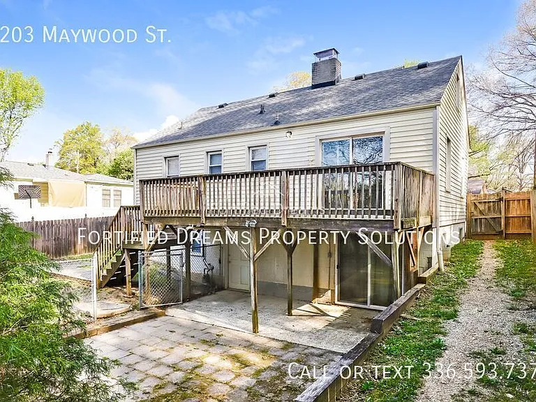 2203 Maywood St — Photo 18
