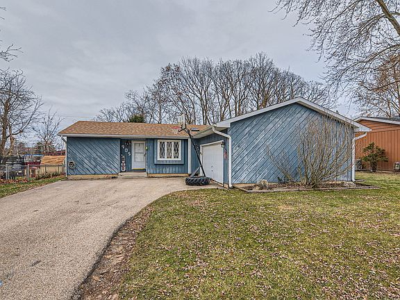 2nd image of 905 Alton Ct