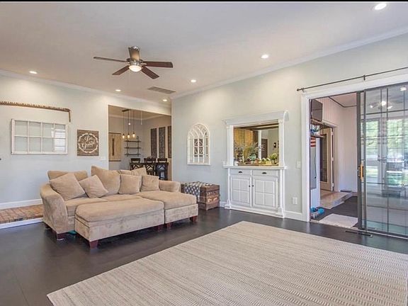 2nd image of 2812 Silvertree Dr