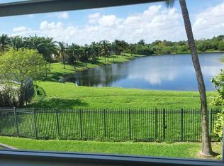 850 Beacon Ct, Hollywood, FL 33019