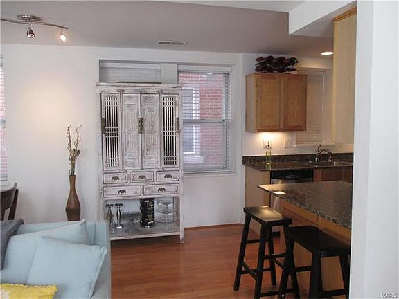 4th image of 5350 Pershing Ave APT 7A