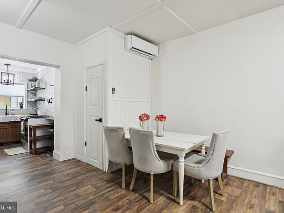 5th image of 2046 Sigel St