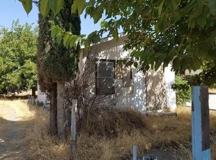 449 G St, Orange Cove, CA 93646