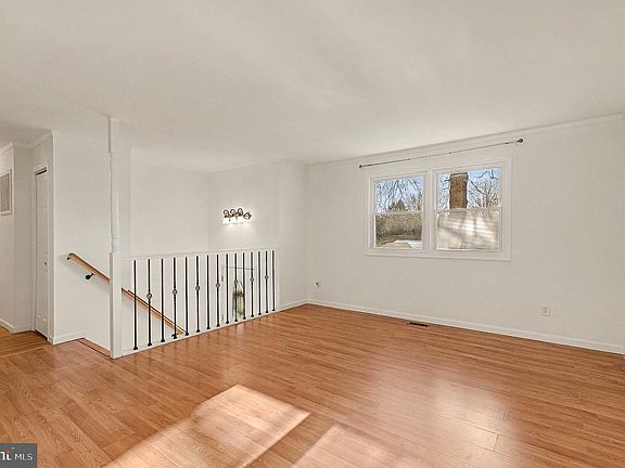 5th image of 311 Hardee St