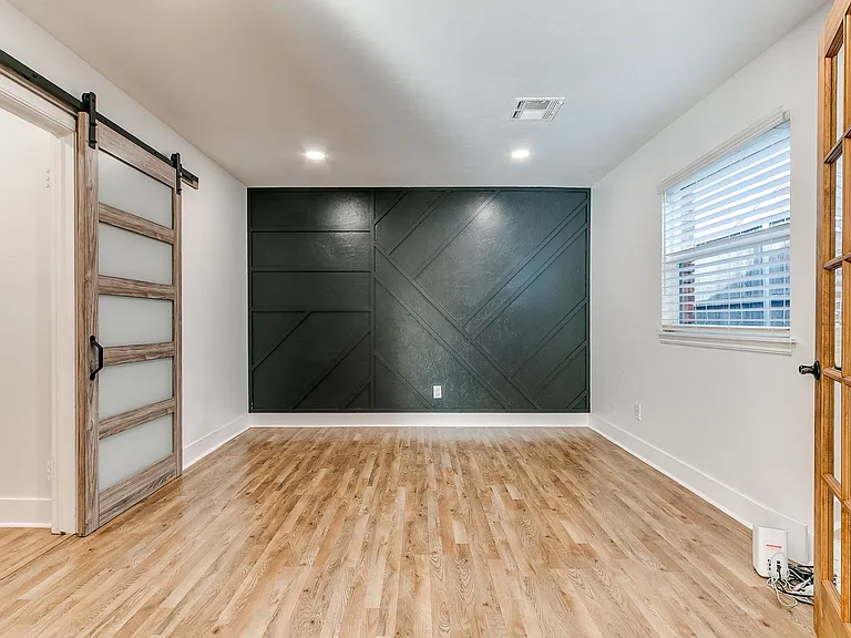 3210 W Wilshire Blvd — Photo 8
