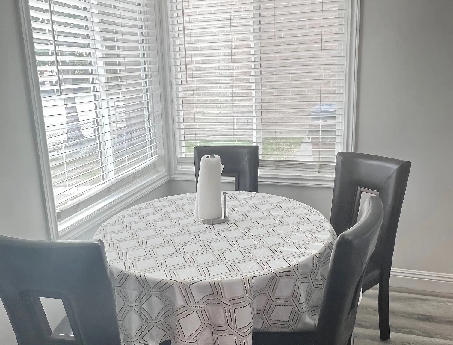 1 bed, 560 sqft, $2,700 — Photo 2