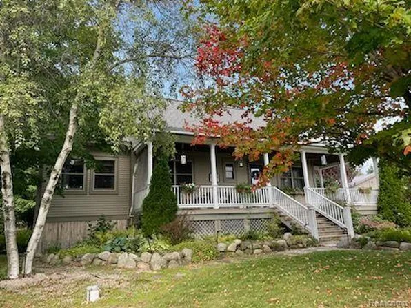 2470 Camp Daggett Rd, Petoskey, MI 49770