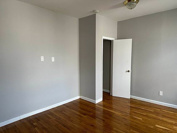 3rd image of 1569 Lexington Ave APT 29