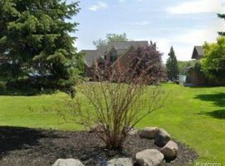 29113 E River Rd, Grosse Ile, MI 48138