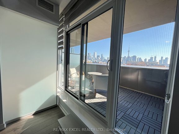 5th image of 297 College St #503