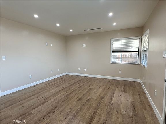 2nd image of 10971 Roscoe Blvd