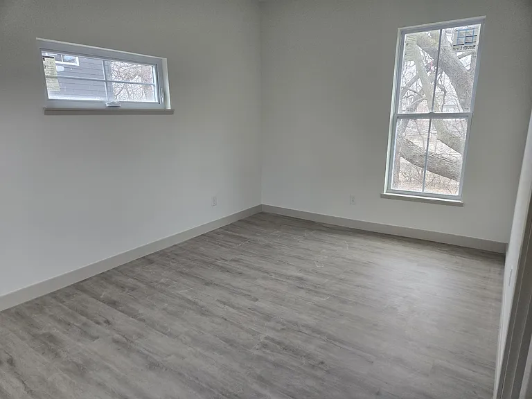 811 6th St SE #1 — Photo 5