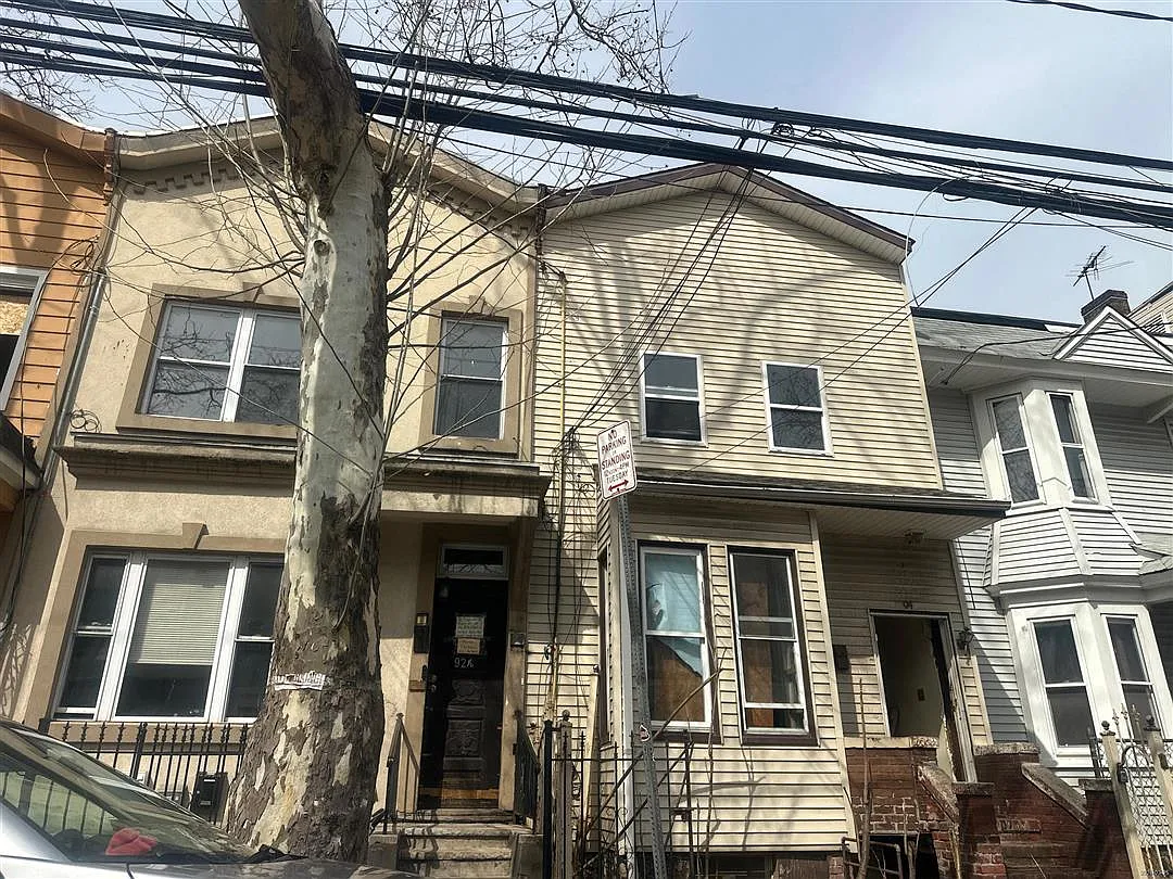 94 Garside St photo 1