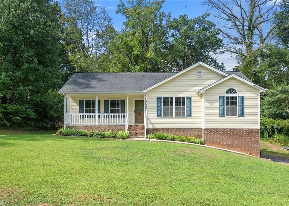 1st image of 1323 Woodland Dr