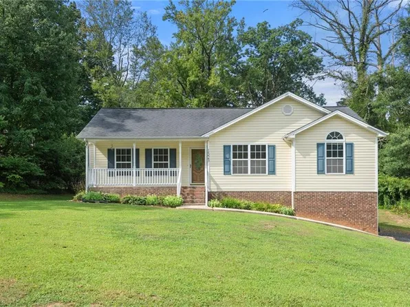 1323 Woodland Dr, Reidsville, NC 27320
