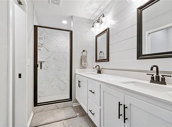 5th image of 629 SE Colonial Dr