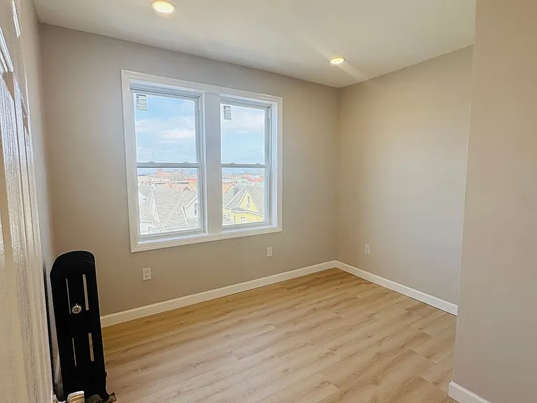 53-55 Henry St #57 — Photo 2