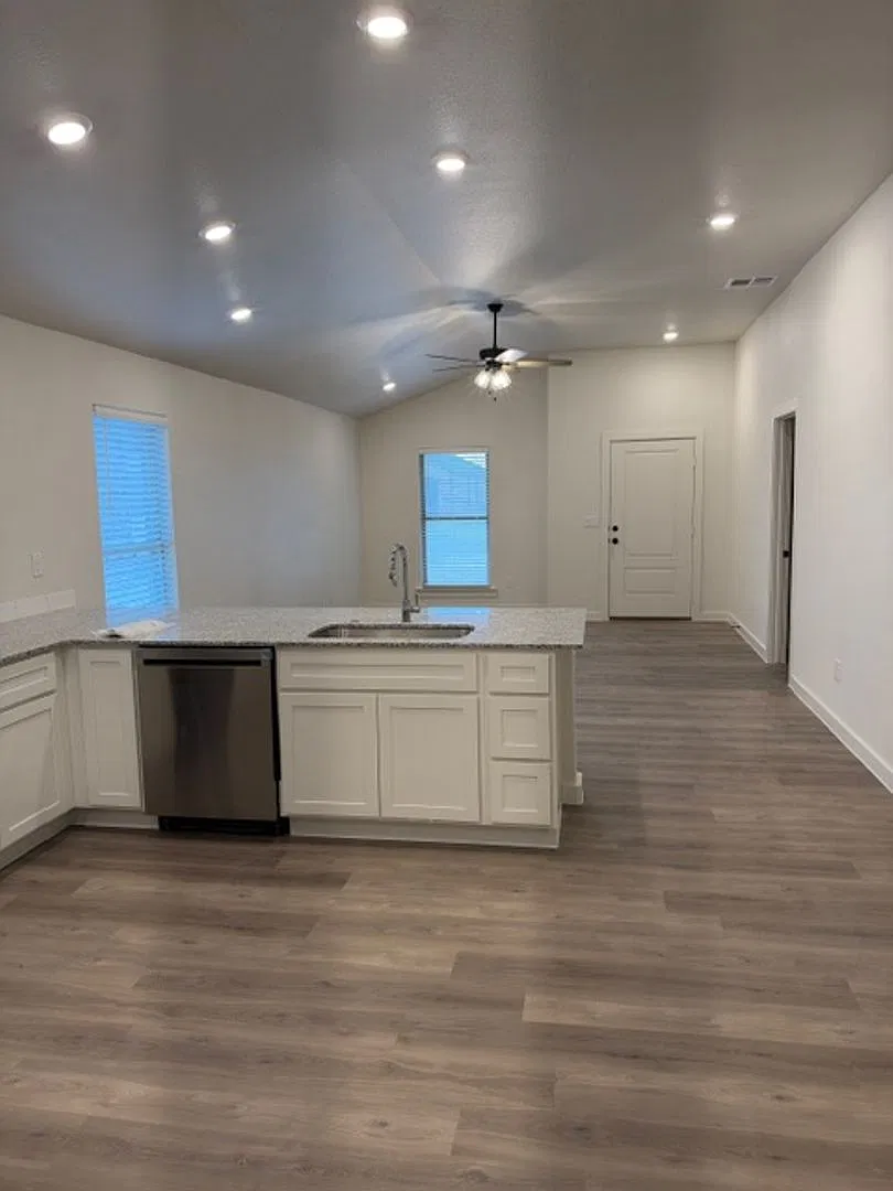New Overlook Home — Photo 3