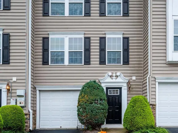 206 Susan Cir, North Wales, PA 19454