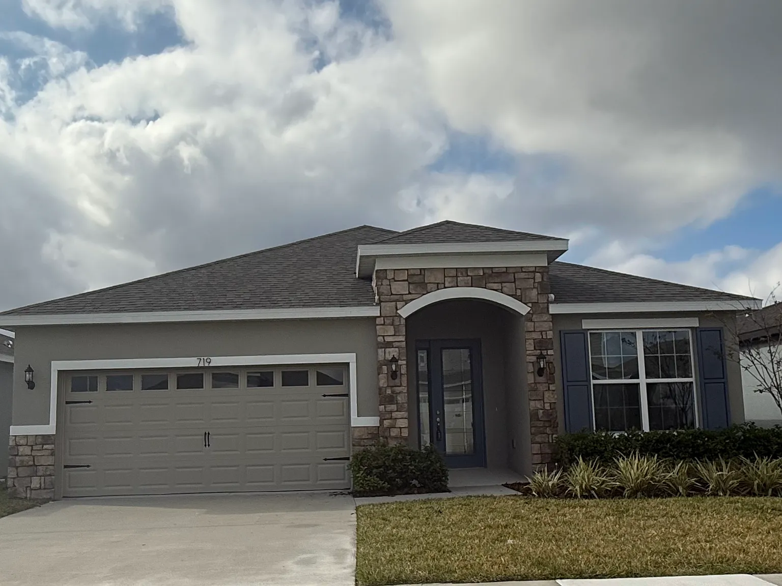 4 bed, 2100 sqft, $2,300 — Photo 2