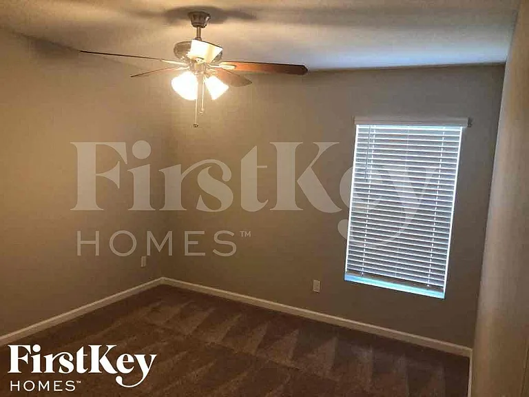 1692 SW Success St — Photo 9