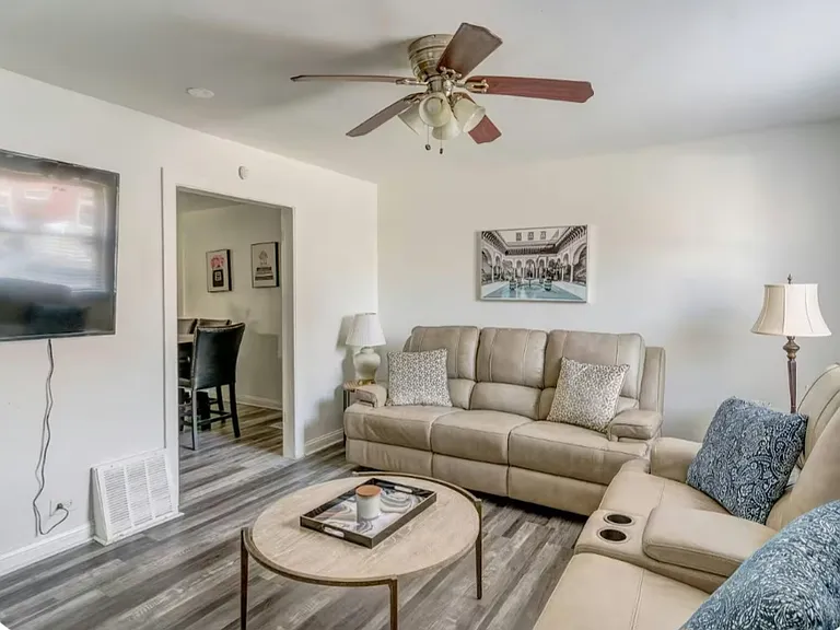 3801 S Calumet Ave — Photo 20